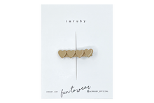 Afbeelding in Gallery-weergave laden, Hi! I&#39;m AUDREY, a caramel heart clip.

Hold back bangs, clip back hair, or simply use for stylistic purposes by adding some flair to your hair. Mix-and-match, and layer these hair clips or wear on their own for a soft,&nbsp;seasonal look.