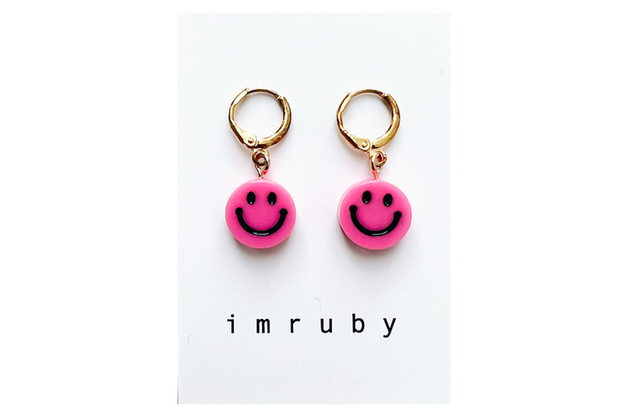 Hi! I'm BARBIE, a hot pink smiley set of 2 drop earrings.

Add a touch of glam to your style with a pair of cute drop earrings! These earring sets are perfect for numerous piercings or just to mix and match! 