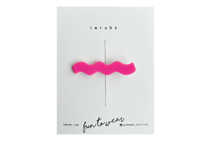 Hi! I'm BARBIE, a bright pink wave clip.

Hold back bangs, clip back hair, or simply use for stylistic purposes by adding some flair to your hair. Mix-and-match, and layer these hair clips or wear on their own for a soft, seasonal look.