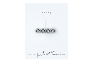 Hi! I'm BIBI, a silver glitter&nbsp;smiley clip.

Hold back bangs, clip back hair, or simply use for stylistic purposes by adding some flair to your hair. Mix-and-match, and layer these hair clips or wear on their own for a soft,&nbsp;seasonal look.