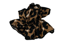 Load image into Gallery viewer, Hi! I&#39;m BOBBI, a big leopard scrunchie.

It draws attention without stealing the spotlight, and ties itself up in many ways.