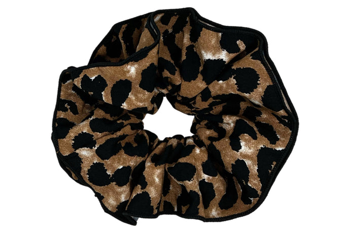 Hi! I'm BOBBI, a big leopard scrunchie.

It draws attention without stealing the spotlight, and ties itself up in many ways.
