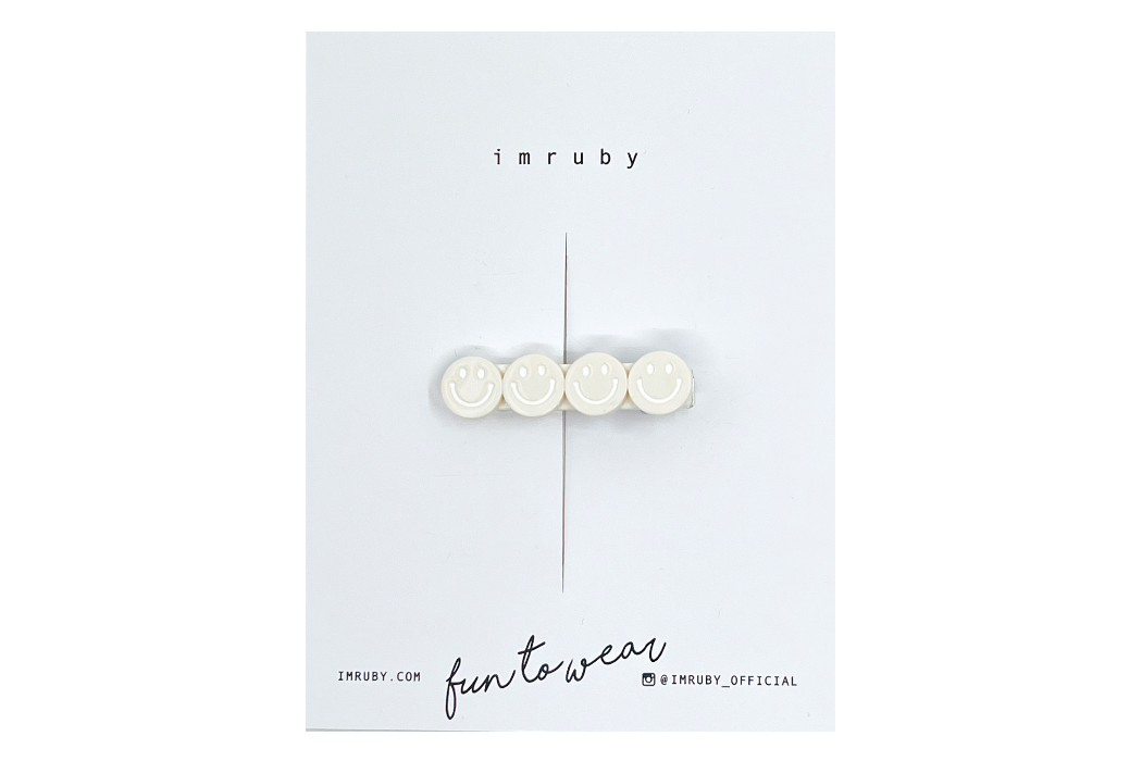 Hi! I'm BONNIE, an ecru smiley clip.

Hold back bangs, clip back hair, or simply use for stylistic purposes by adding some flair to your hair. Mix-and-match, and layer these hair clips or wear on their own for a soft, seasonal look.