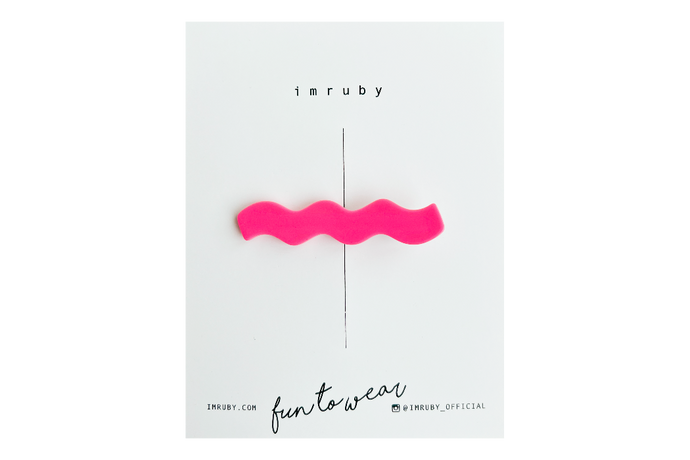 Hi! I'm BARBIE, a bright pink wave clip.

Hold back bangs, clip back hair, or simply use for stylistic purposes by adding some flair to your hair. Mix-and-match, and layer these hair clips or wear on their own for a soft, seasonal look.