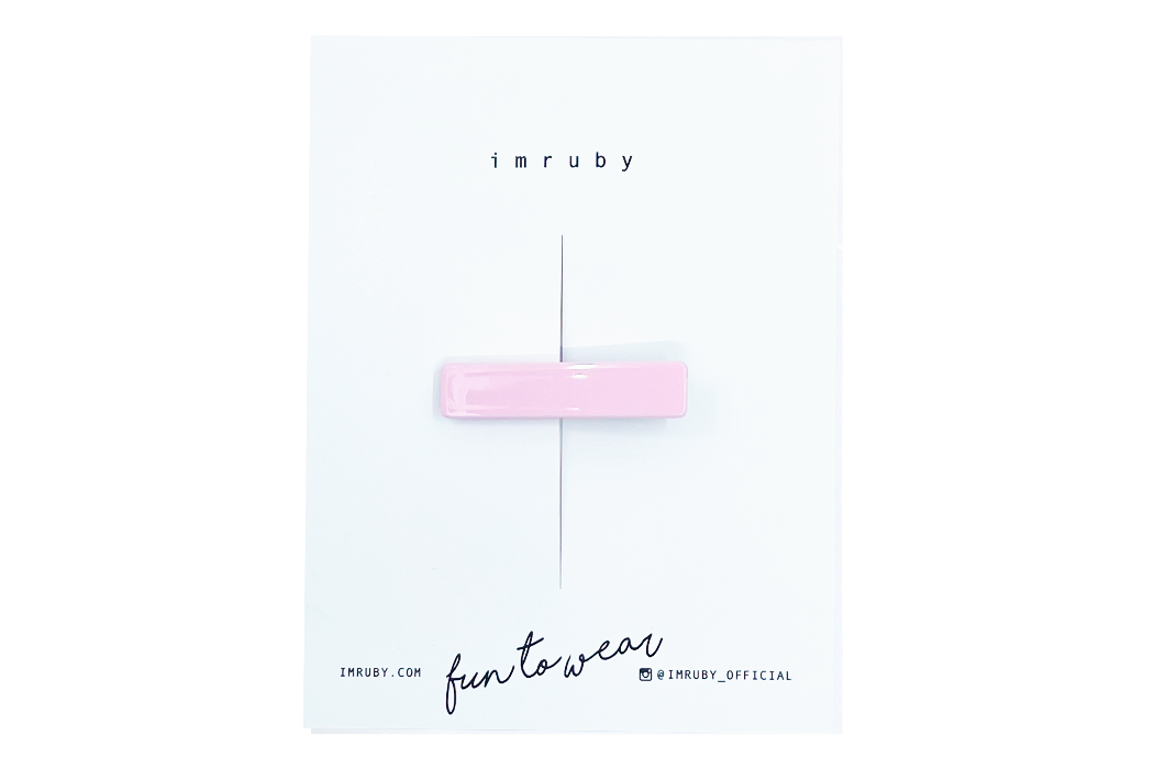 Hi! I'm ELLE, a soft pink bar clip.

Hold back bangs, clip back hair, or simply use for stylistic purposes by adding some flair to your hair. Mix-and-match, and layer these hair clips or wear on their own for a soft, seasonal look.