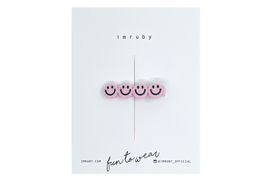 Hi! I'm ELLE, a&nbsp;soft pink smiley clip.

Hold back bangs, clip back hair, or simply use for stylistic purposes by adding some flair to your hair. Mix-and-match, and layer these hair clips or wear on their own for a soft,&nbsp;seasonal look.