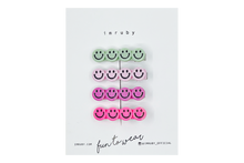 Load image into Gallery viewer, Hi! I&#39;m a SET of&nbsp;4 smiley clips.

(1 x Bregje, 1 x&nbsp;Elle, 1 x Eva, 1 x Barbie)

Hold back bangs, clip back hair, or simply use for stylistic purposes by adding some flair to your hair. Mix-and-match, and layer these hair clips or wear on their own for a soft,&nbsp;seasonal look.