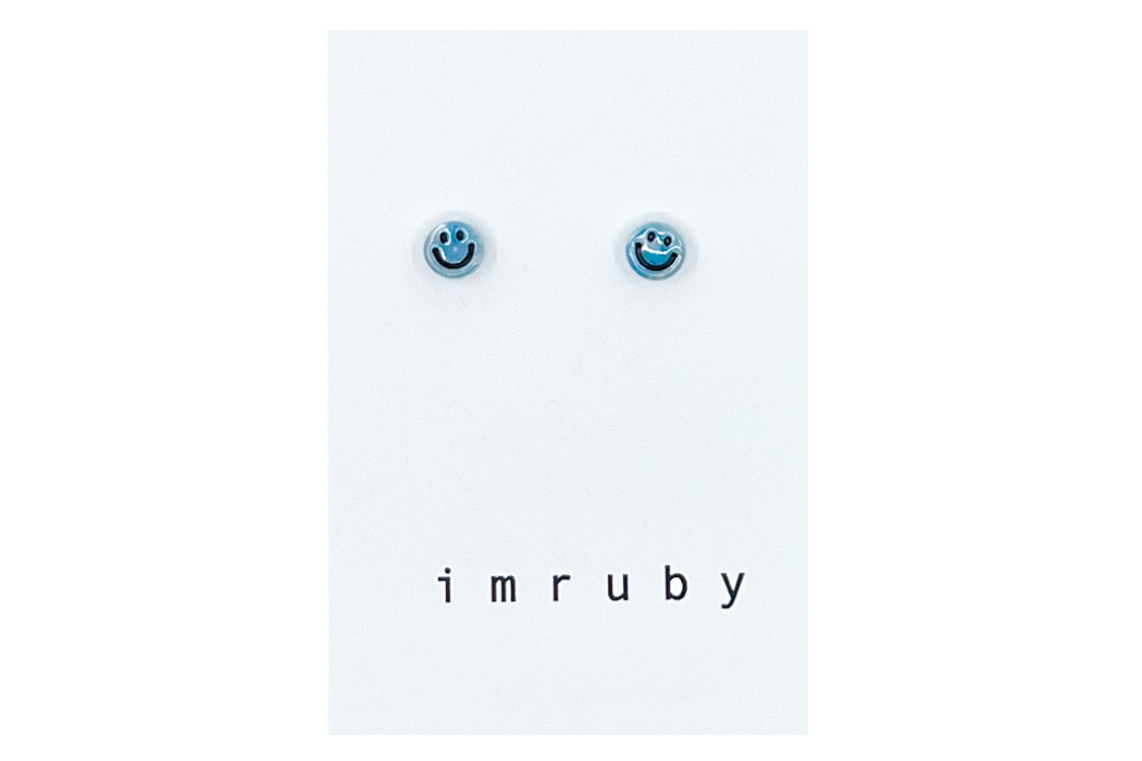 Hi! I'm IZZY, a hippie blue smiley set of 2 stud earrings.

If you are looking for a perfect everyday staple, stud earrings may be exactly what you need! They are very tiny and so cute! These earring sets are perfect for numerous piercings or just to mix and match! 

Packed in a reusable bag to keep your jewelry shiny and clean.