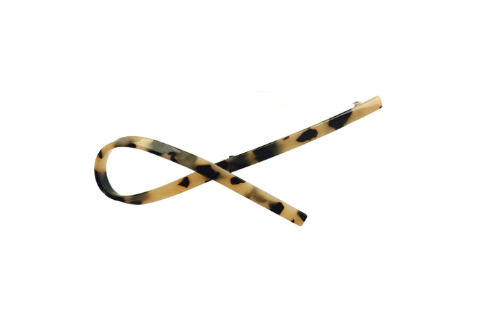 Hi! I'm LUCY, a leopard printed barrette with a twist

Fierce, sleek, and shaped to stand out. My wavy silhouette adds a soft curve, while my bold leopard print brings just the right amount of wild. I’m lightweight, glossy, and made to stay in place — all day, any way. Just clip and go.