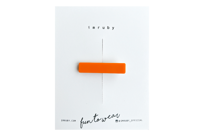 Hi! I'm MARIE, an orange bar clip.

Hold back bangs, clip back hair, or simply use for stylistic purposes by adding some flair to your hair. Mix-and-match, and layer these hair clips or wear on their own for a soft & seasonal look.