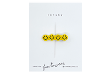 Load image into Gallery viewer, Hi! I&#39;m PEPPER, a yellow smiley clip.

Hold back bangs, clip back hair, or simply use for stylistic purposes by adding some flair to your hair. Mix-and-match, and layer these hair clips or wear on their own for a soft,&nbsp;seasonal look.