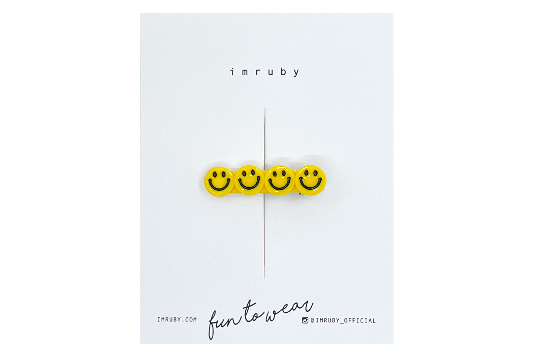 Hi! I'm PEPPER, a yellow smiley clip.

Hold back bangs, clip back hair, or simply use for stylistic purposes by adding some flair to your hair. Mix-and-match, and layer these hair clips or wear on their own for a soft, seasonal look.