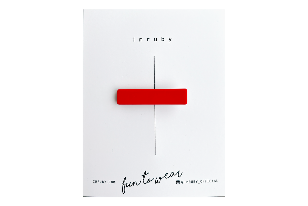 Hi! I'm SUKI, a red bar clip.

Hold back bangs, clip back hair, or simply use for stylistic purposes by adding some flair to your hair. Mix-and-match, and layer these hair clips or wear on their own for a soft & seasonal look.