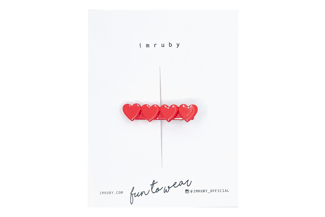 Hi! I'm SUKI, a red heart clip.

Hold back bangs, clip back hair, or simply use for stylistic purposes by adding some flair to your hair. Mix-and-match, and layer these hair clips or wear on their own for a soft, seasonal look.