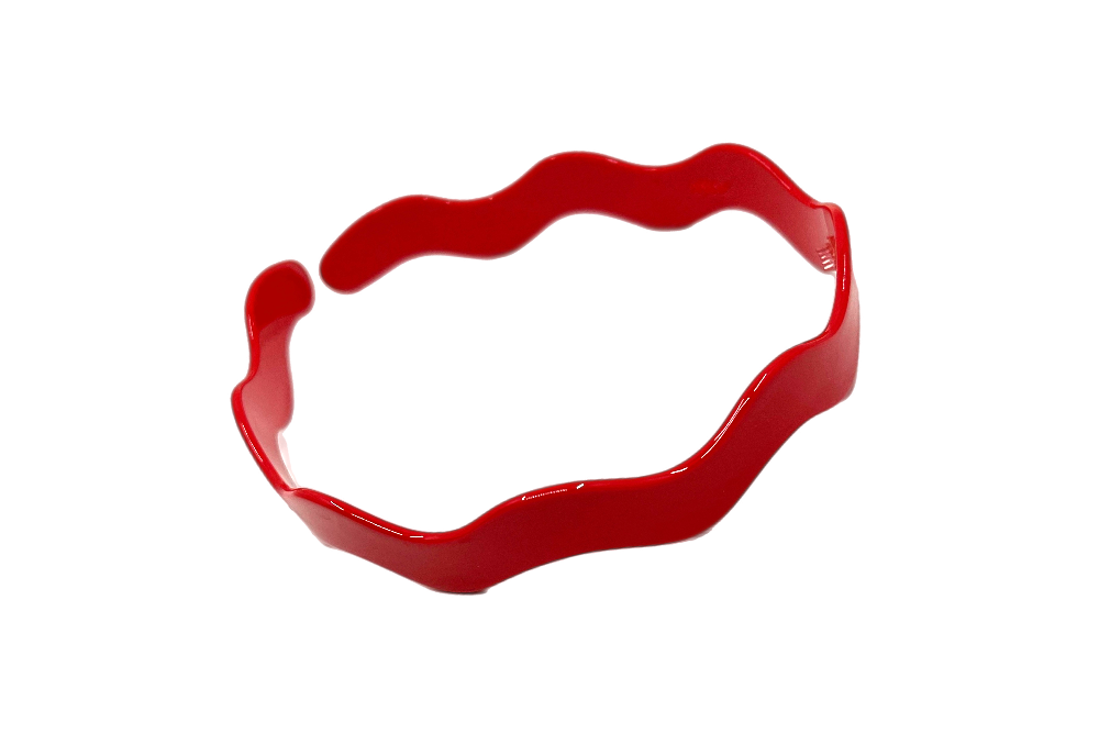 Hi! I'm SUKI, a red wavy headband.

Messy hair is a thing of the past with a new wavy headband from imruby. They are super comfy and made from a plant-based acetate with a glossy finish.