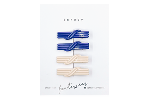 Hi! I'm a SET of&nbsp;4&nbsp;retro style clips.

(2 x&nbsp;Carla&nbsp;, 2 x&nbsp;Leora)

Hold back bangs, clip back hair, or simply use for stylistic purposes by adding some flair to your hair. Mix-and-match, and layer these hair clips or wear on their own for a soft,&nbsp;seasonal look.