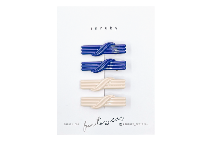 Hi! I'm a SET of 4 retro style clips.

(2 x Carla , 2 x Leora)

Hold back bangs, clip back hair, or simply use for stylistic purposes by adding some flair to your hair. Mix-and-match, and layer these hair clips or wear on their own for a soft, seasonal look.
