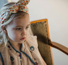 Afbeelding in Gallery-weergave laden, @pluchekids @valentineraeman Hi! I&#39;m JAGGER, an orange flower headband.  This headband has an aluminium wire insert for a comfortable &amp; cute fit. Twist it around your girls head and she&#39;ll rock this pretty headband all day long!