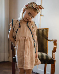 @pluchekids @valentineraeman Hi! I'm JAGGER, an orange flower headband.  This headband has an aluminium wire insert for a comfortable & cute fit. Twist it around your girls head and she'll rock this pretty headband all day long!