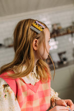 Afbeelding in Gallery-weergave laden, Hi! I&#39;m BIBI, a silver glitter bar clip.  Hold back bangs, clip back hair, or simply use for stylistic purposes by adding some flair to your hair. Mix-and-match, and layer these hair clips or wear on their own for a soft, seasonal look.