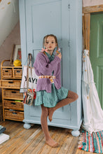 Afbeelding in Gallery-weergave laden, Hi! I&#39;m CLEO, a nude pink petite schoolgirl set.  You&#39;ll fall in love with our cute clips that actually stay put, unlike your busy kid. This schoolgirl set features alligator clip backings for easy placement in any fun hairstyle.