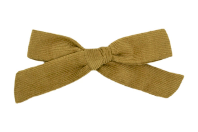 Hi! I'm JO, a moss green medium bow clip.  Add this charming bow to your hair to add some style and colour. This corduroy bow features an alligator clip for easy placement in any fun hairstyle.