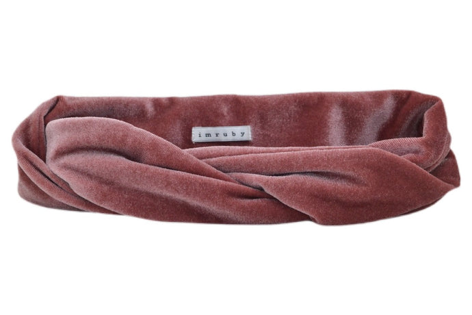 Hi! I'm JANE, a pink velvet headband.  This headband has an aluminium wire insert for a comfortable & cute fit. Twist it around your head and rock this pretty headband all day long!