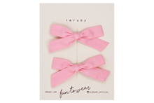 Afbeelding in Gallery-weergave laden, Hi! I&#39;m CLEO, a nude pink petite schoolgirl set.  You&#39;ll fall in love with our cute clips that actually stay put, unlike your busy kid. This schoolgirl set features alligator clip backings for easy placement in any fun hairstyle.