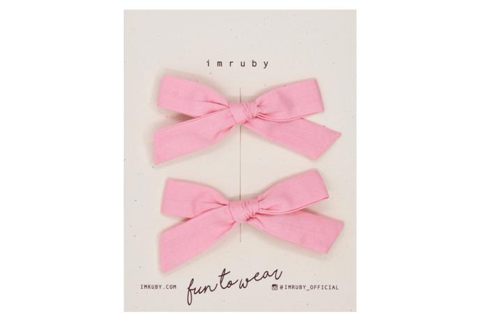 Hi! I'm CLEO, a nude pink petite schoolgirl set.  You'll fall in love with our cute clips that actually stay put, unlike your busy kid. This schoolgirl set features alligator clip backings for easy placement in any fun hairstyle.