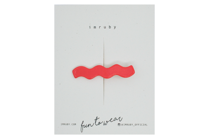 Hi! I'm SUKI, a red orange wave clip.  Hold back bangs, clip back hair, or simply use for stylistic purposes by adding some flair to your hair. Mix-and-match, and layer these hair clips or wear on their own for a soft, seasonal look.