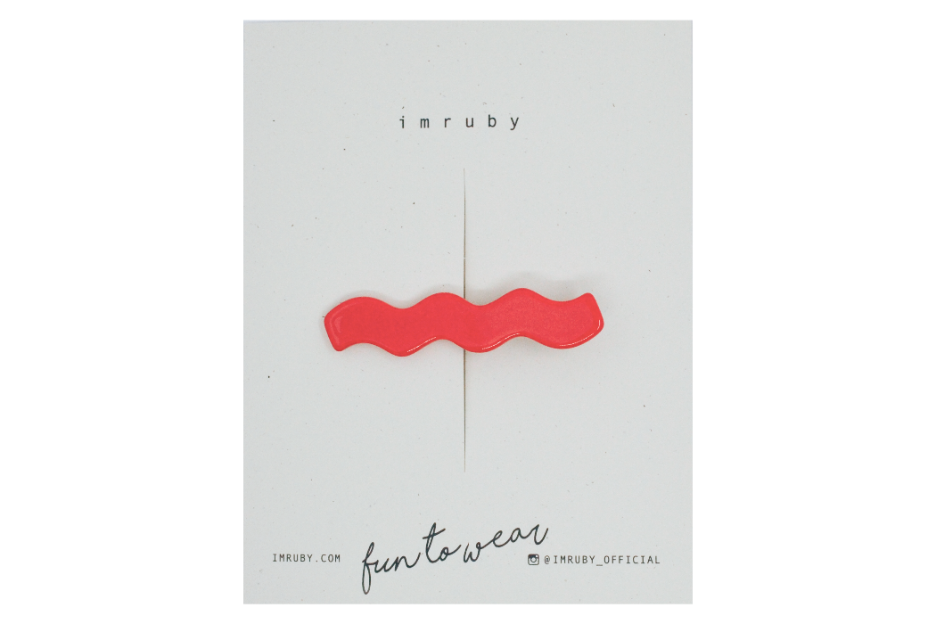 Hi! I'm SUKI, a red orange wave clip.  Hold back bangs, clip back hair, or simply use for stylistic purposes by adding some flair to your hair. Mix-and-match, and layer these hair clips or wear on their own for a soft, seasonal look.