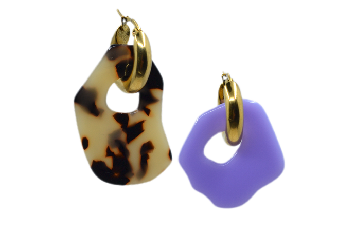 Hi! I'm SUZE MAY, a pair of gold earrings.  They come with a gold-colored round hoop. With only 7 grams these earrings aren't heavy and you can wear them all day. Designed for teens and adults. Pick a pair that is the most “you” and make a statement!
